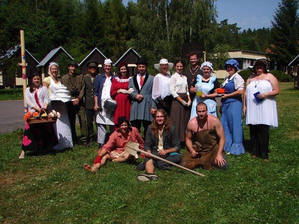 DOBRODRUŽSTVÍ MĚSTEČKA "VESELÁ DÍRA"